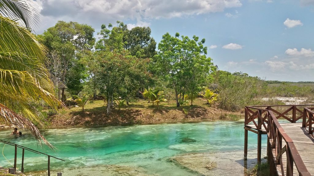 Los rapidos bacalar - peninsule du Yucatan - Mexique