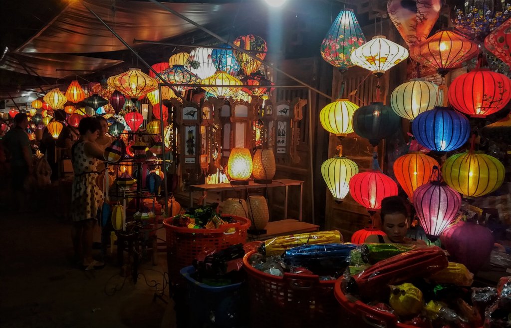 Boutique rue lanterne Ninh Binh Vietnam