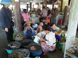Marche traditionnel Vietnam poisson