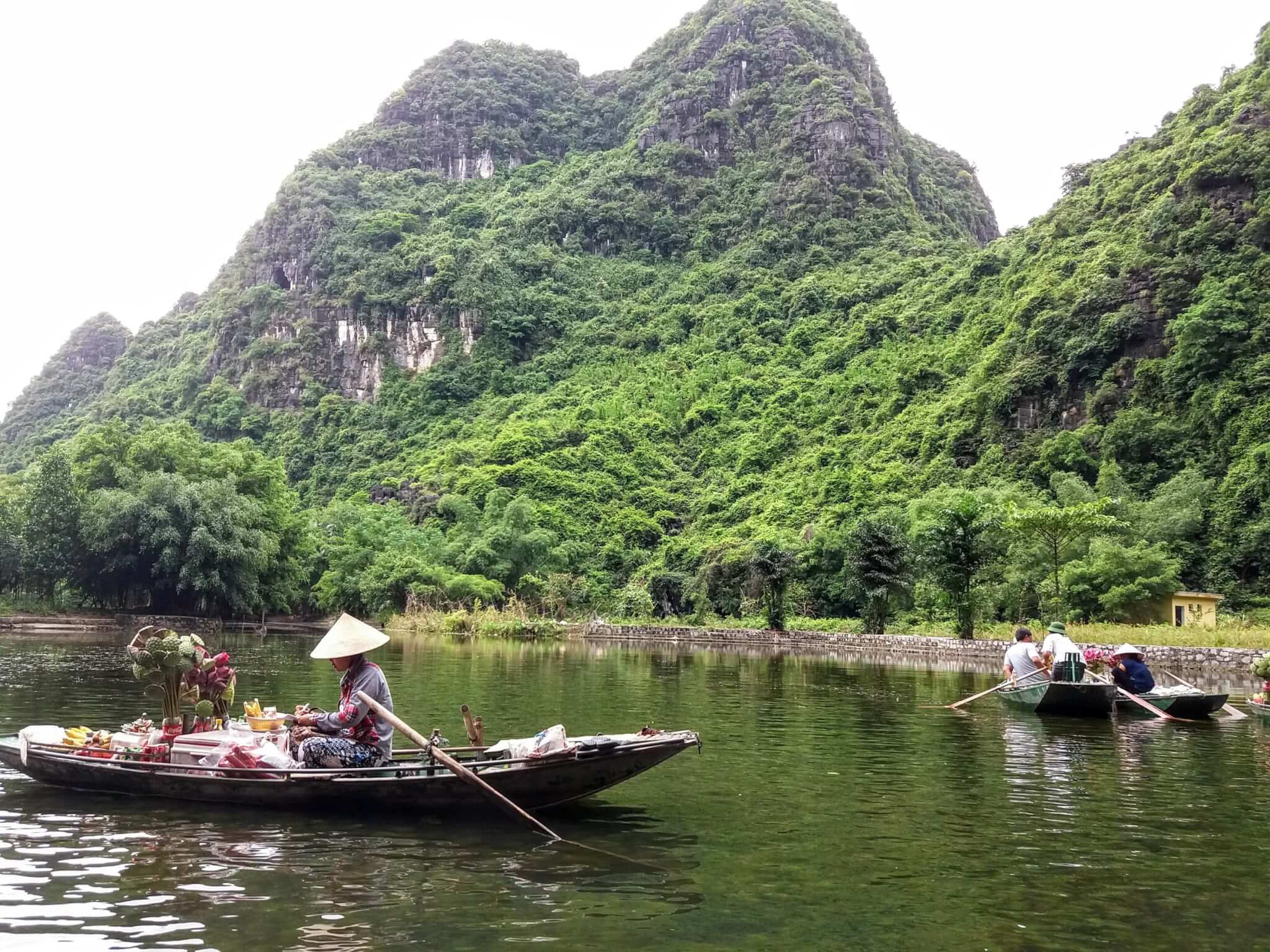 barque ninh binh halong bay terrestre vietnam