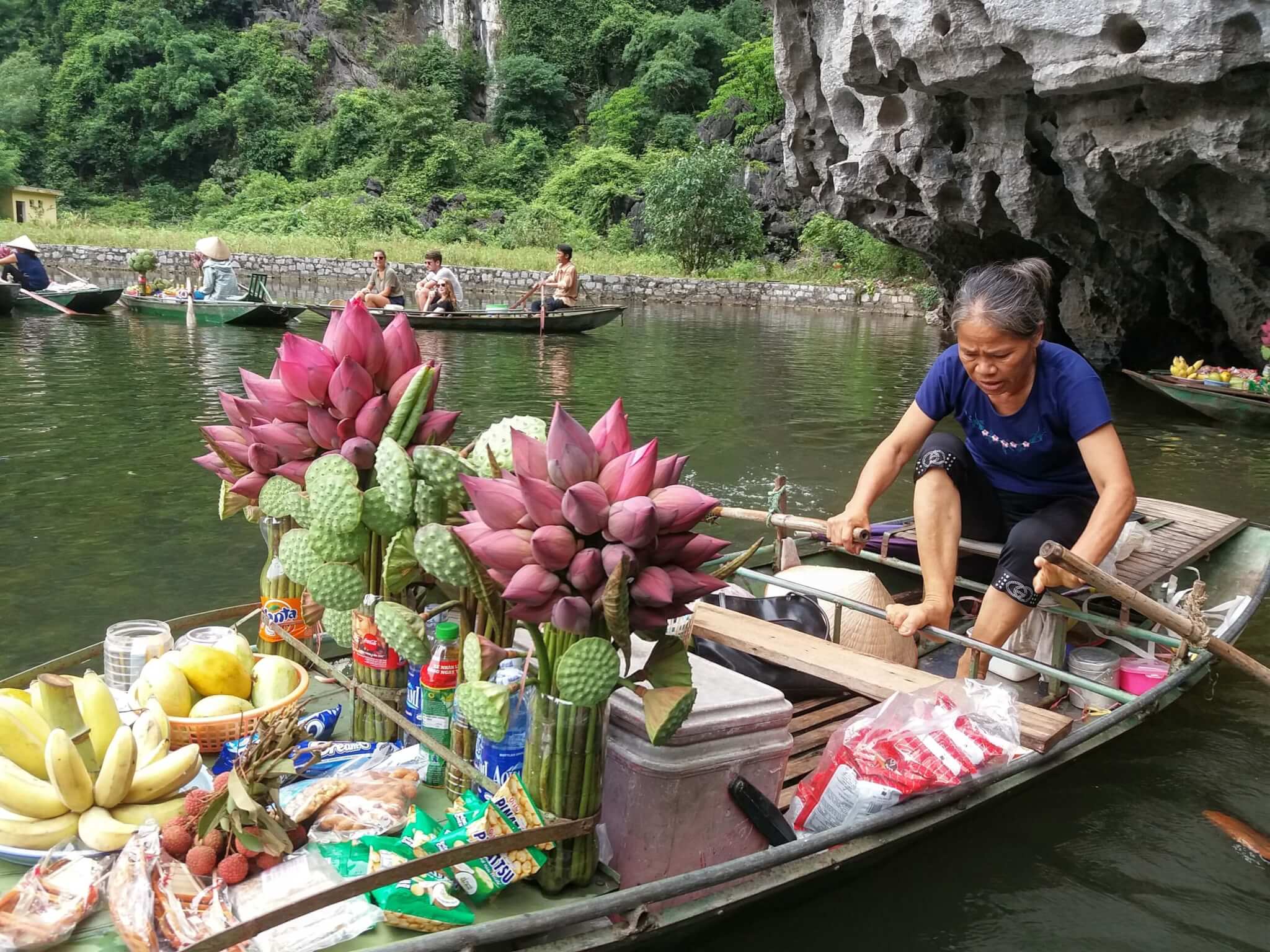vendeur fruit ninh binh riviere vietnam