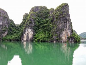 ilots rocheux Halong Bay Vietnam