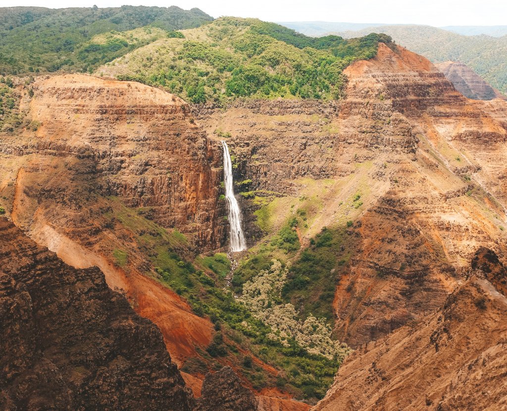 waimea canyon cascade kauai hawai