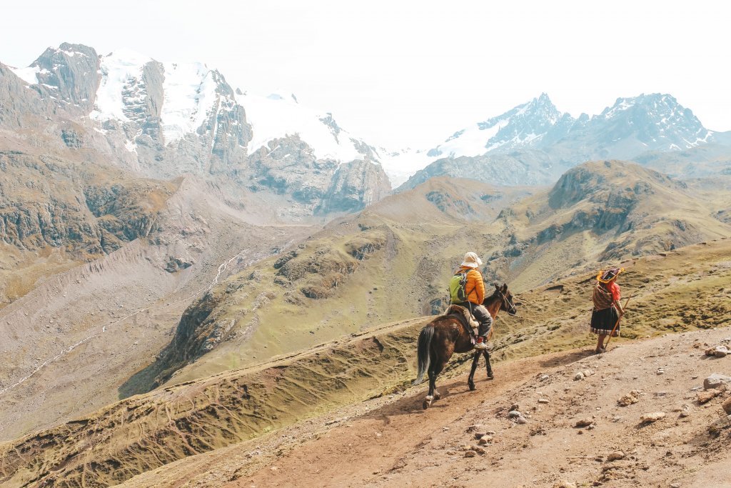 Cheval montee rainbow mountain perou