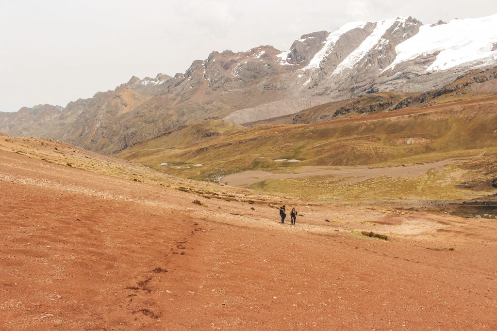 perou rainbow mountain montee vallee rouge