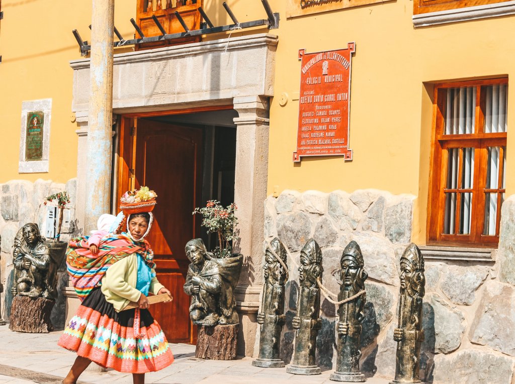 ollantaytambo femme habits traditionnels