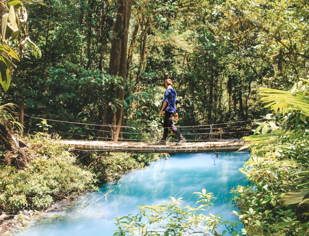 rio celeste costa rica pont suspendu