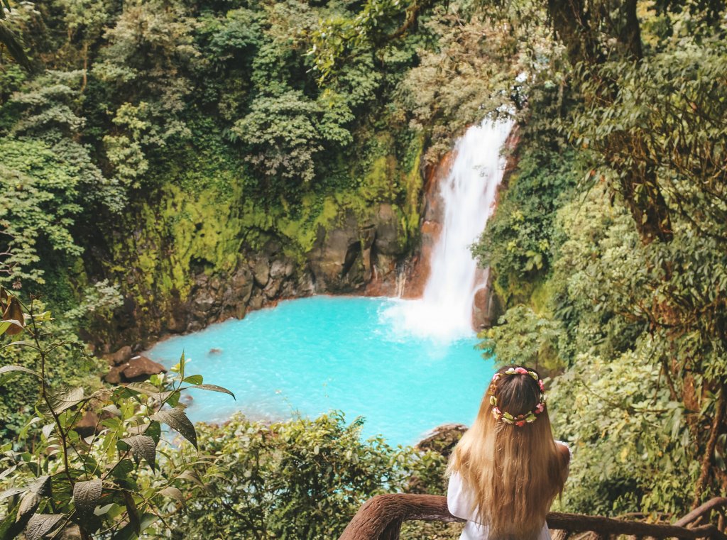 vue sur cascade rio celeste costa rica