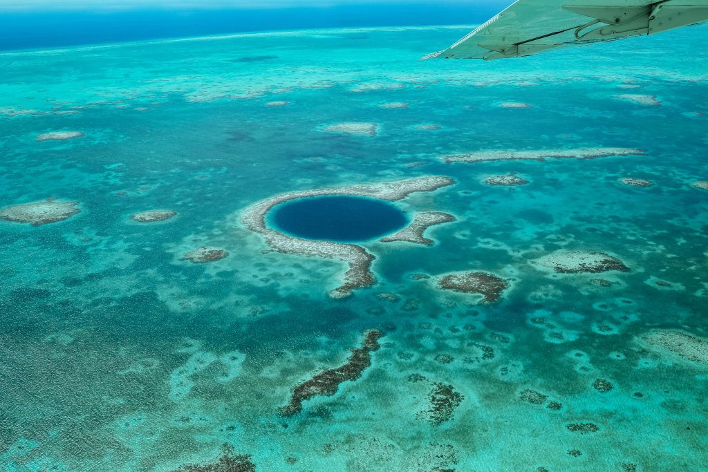 Blue Hole Belize survol