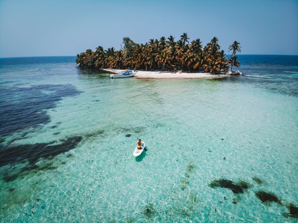 Stand up paddle Ranguana Caye Belize