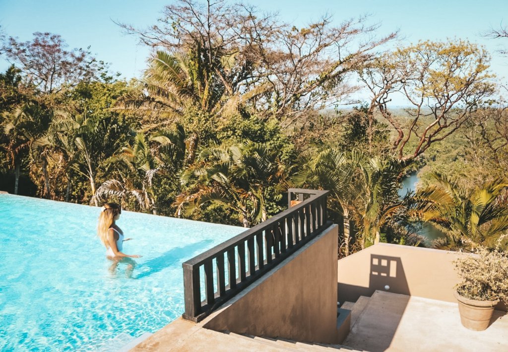 piscine vue sur la foret tropicale copal tree lodge belize