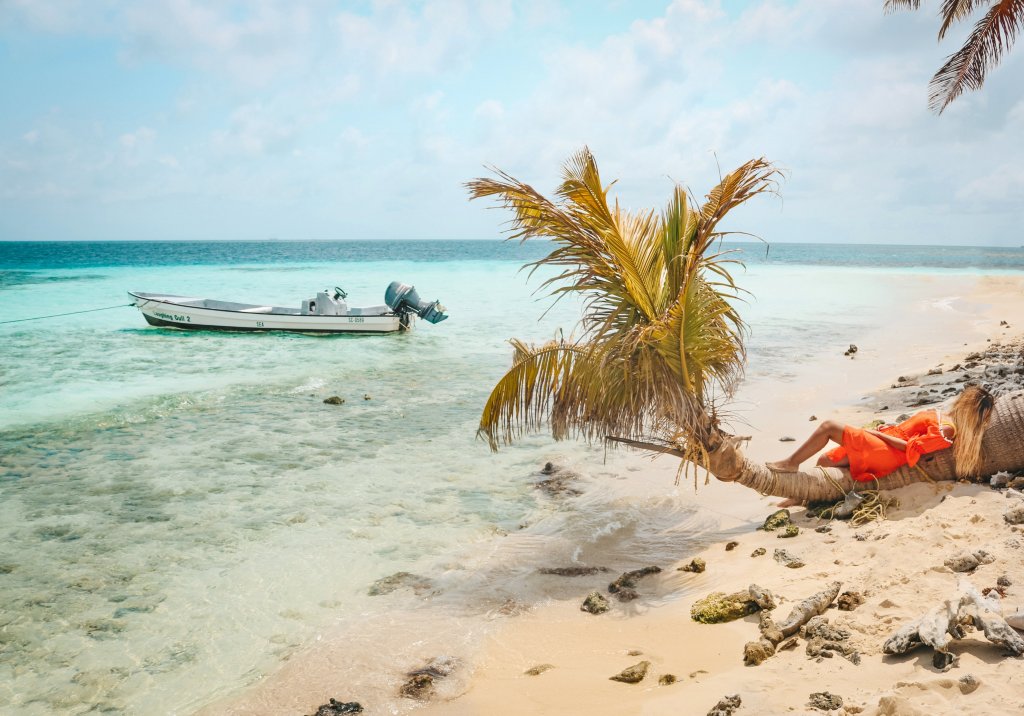 plage et cocotier silk caye Belize