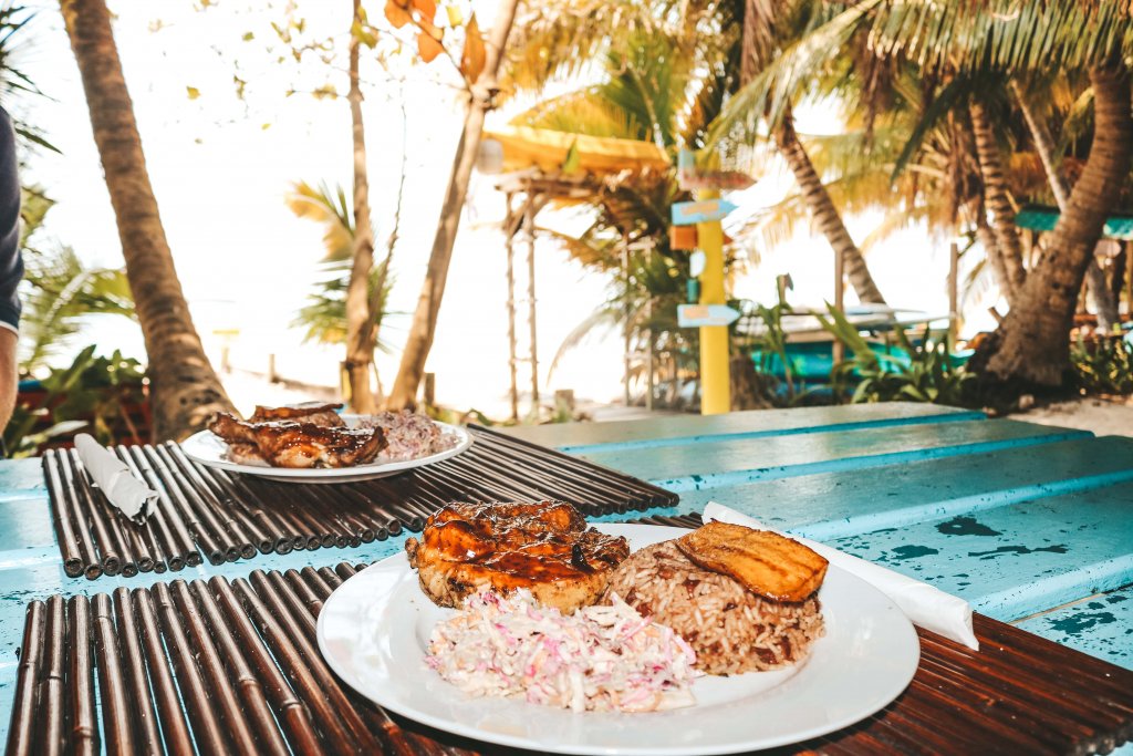 repas Ranguana Caye Belize