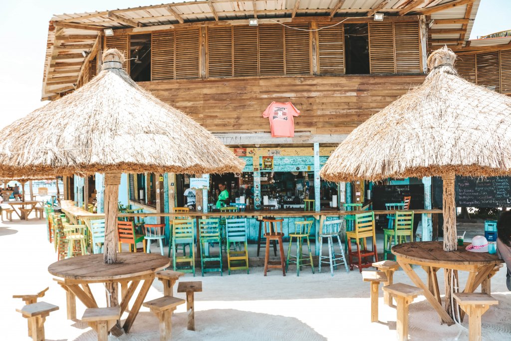 the lazy lizard restaurant caye caulker belize