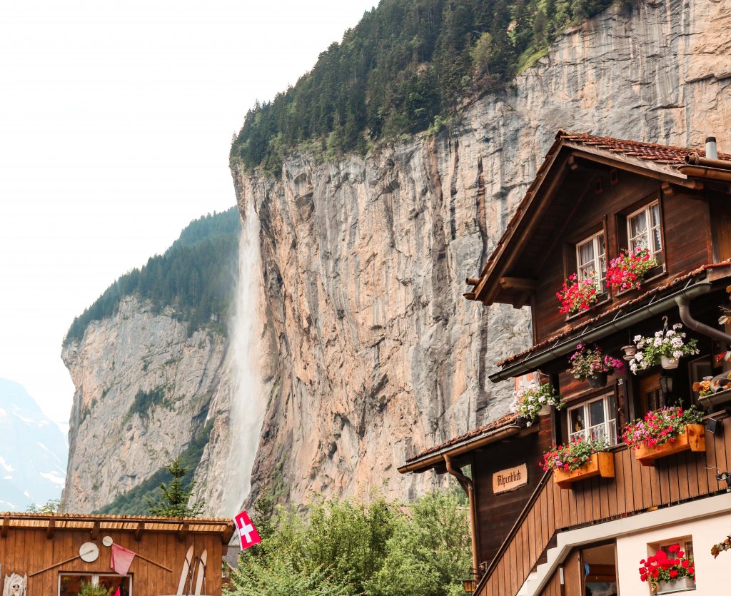 cascade lauterbrunnen suisse village