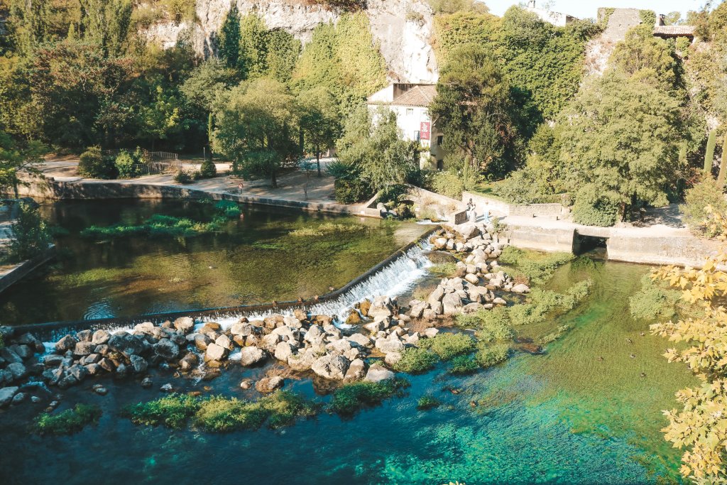 france provence fontaine de vaucluse