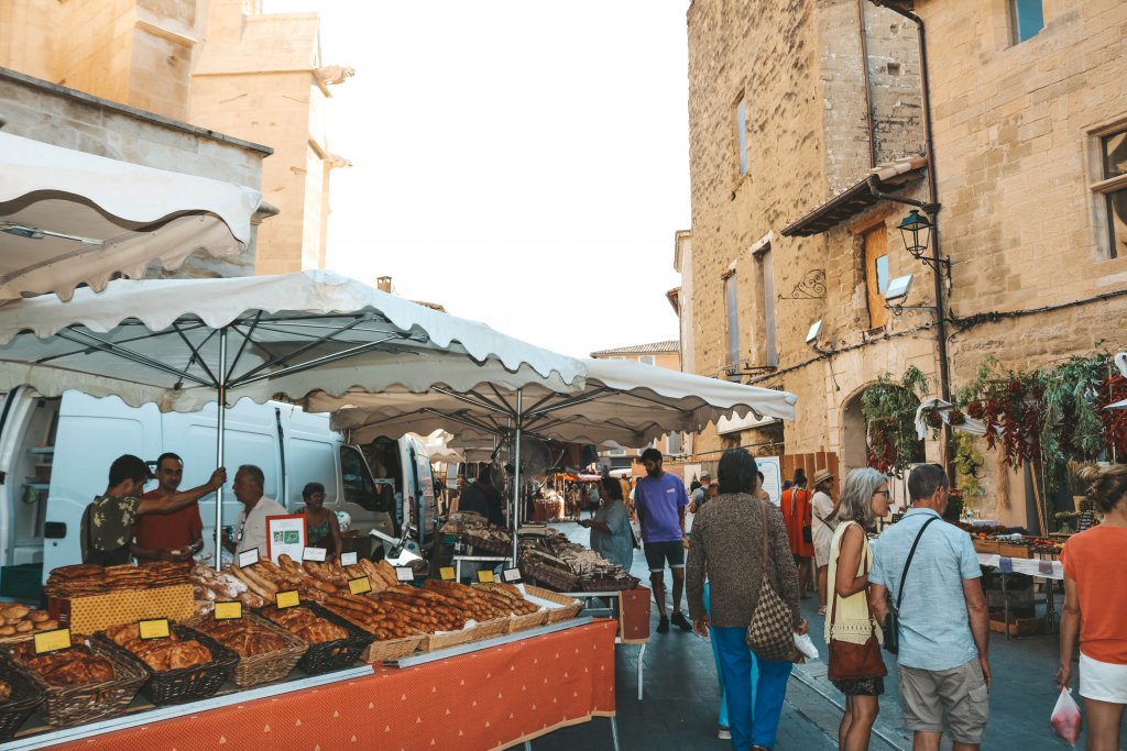 isle sur la sorgue marché du dimanche