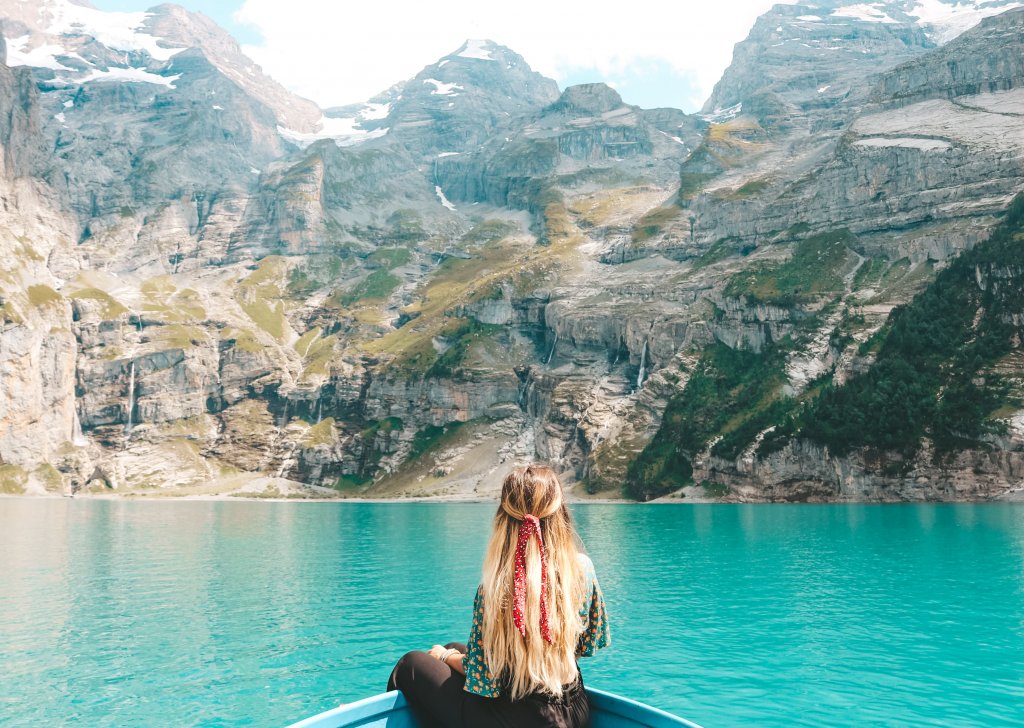 lac oeschinensee barque suisse