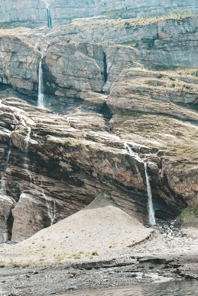 lac oeschinensee cascade glacier suisse