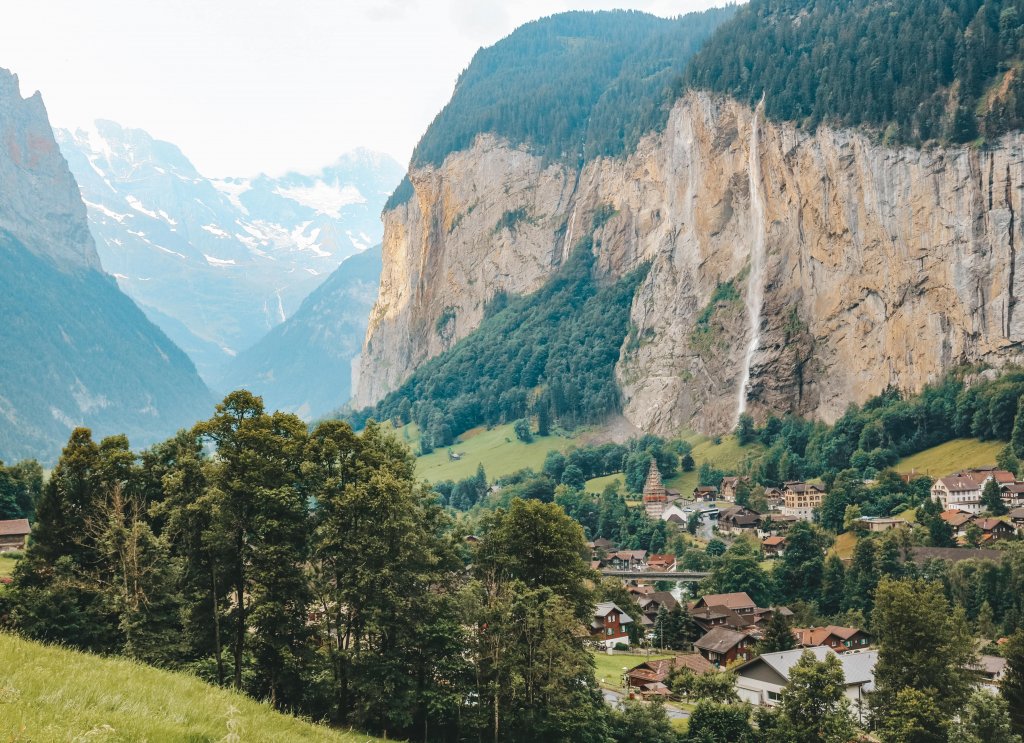 lauterbrunnen village cascade suisse