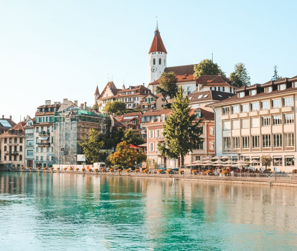 village de thoune chateau lac suisse