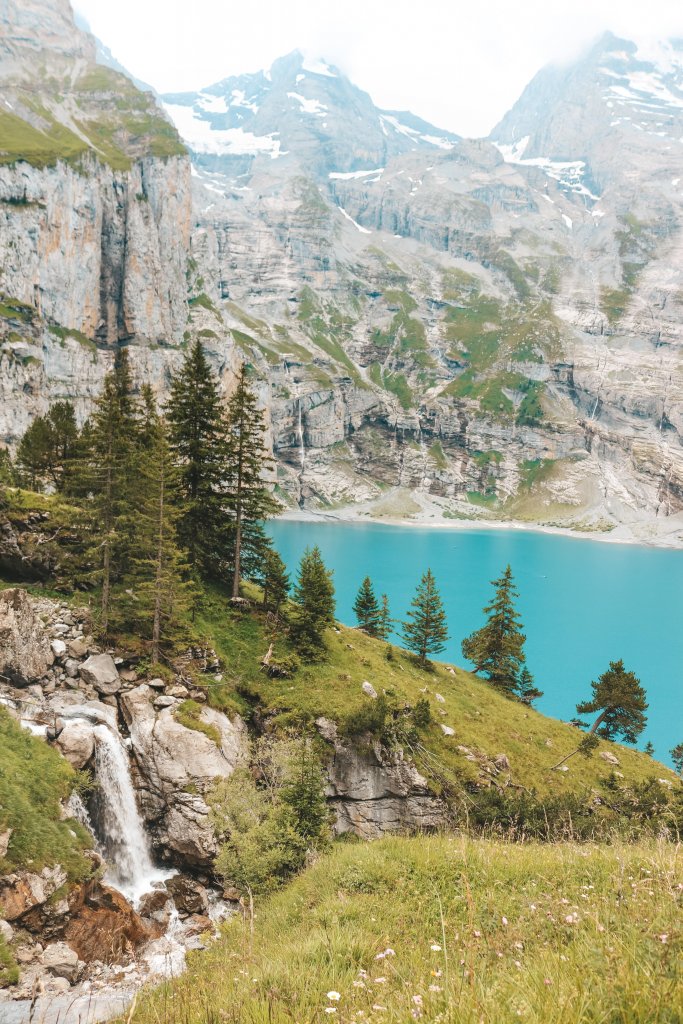 vue panoramique cascade lac bleu oeschinensee suisse