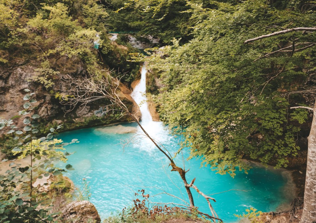 riviere turquoise urederra espagne