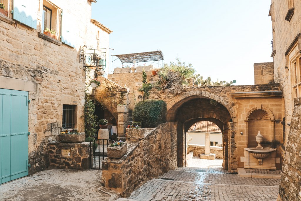 Rue Castillon du Gard France