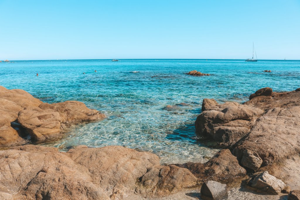 rocher plage de l'escalet var