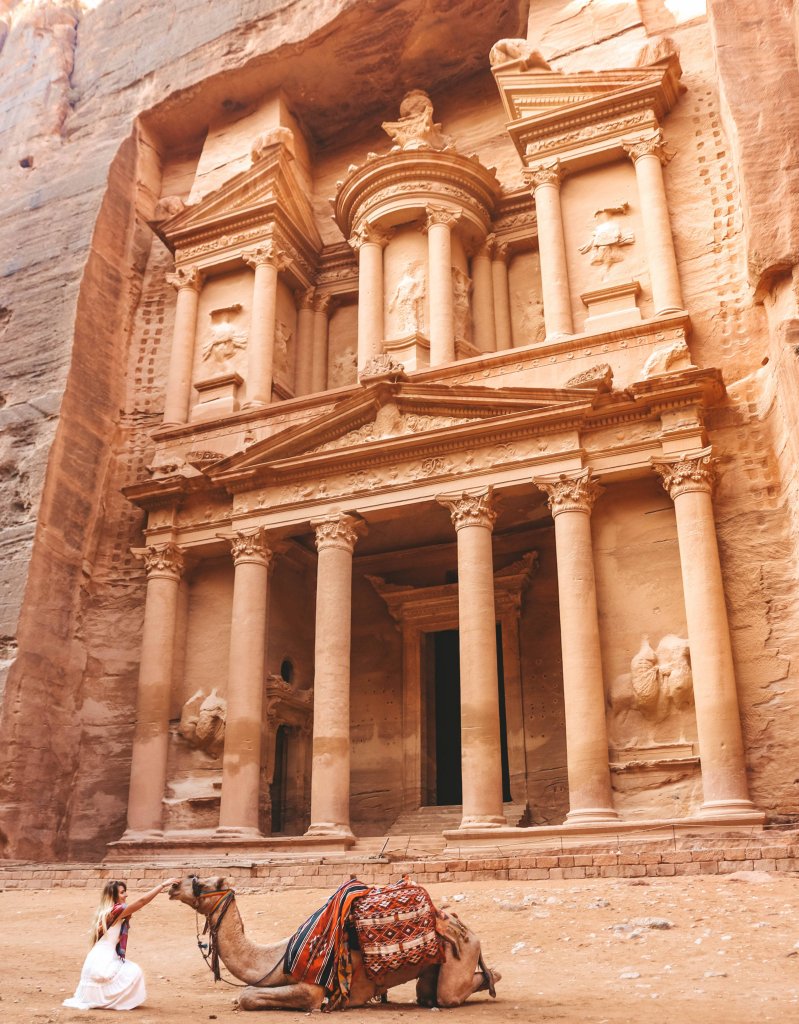 Dromadaire devant le tresor de Petra Jordanie