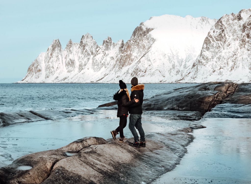 Couple et glace Tungenest Senja Norvege