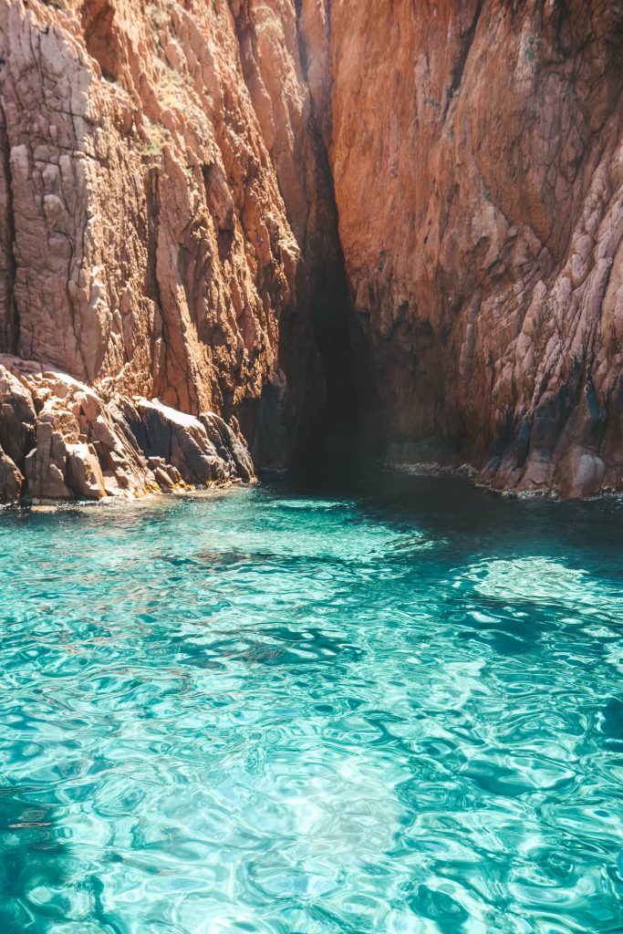 Crique et eau bleu Piana Corse