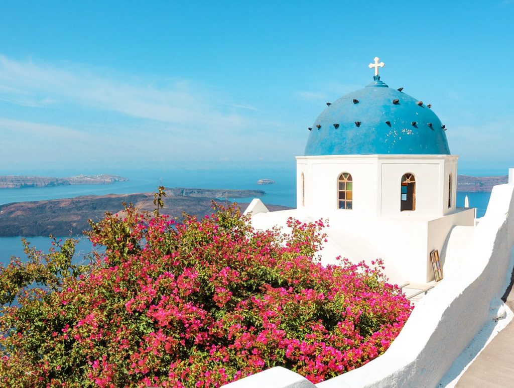 Fleurs et dome Imerovigli