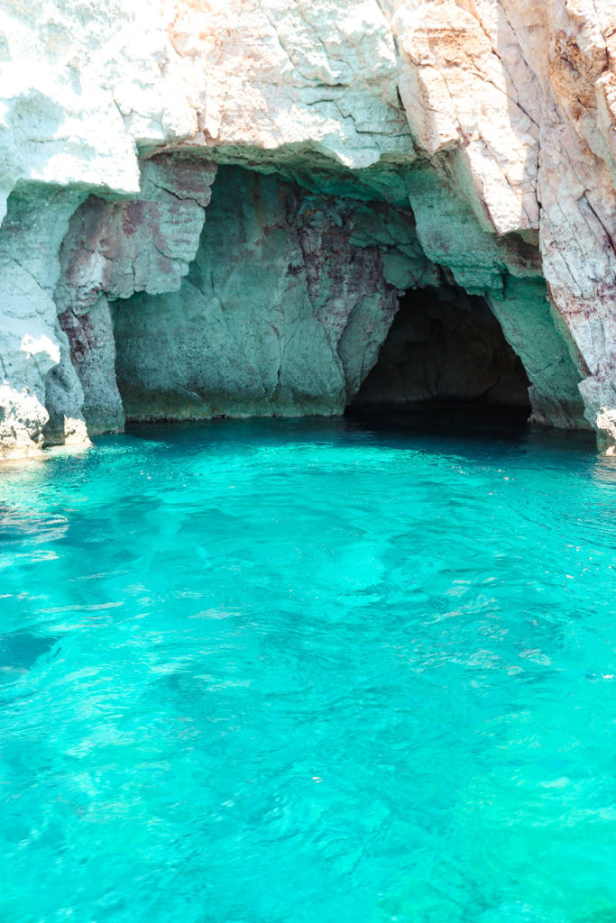Grotte marine de Poliagos