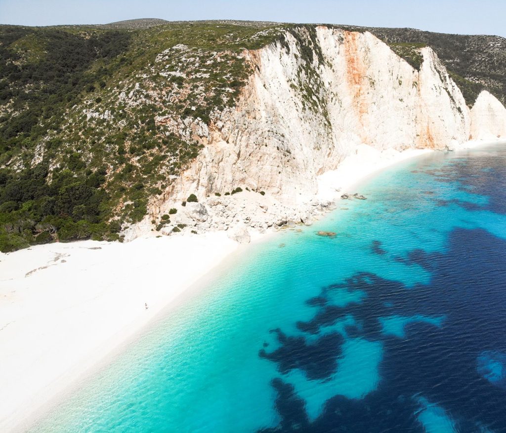 Falaises et plage de Fteri