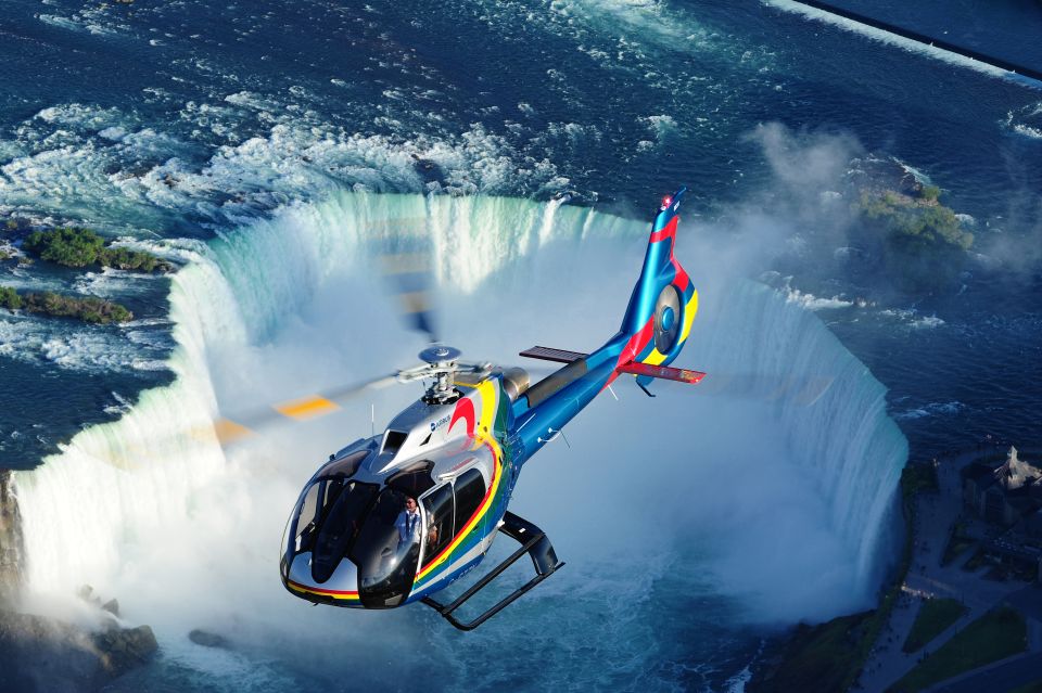 Survol en hélicoprère des chutes du Niagara