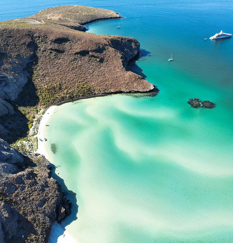 Plage et eaux turquoises baie de balandra