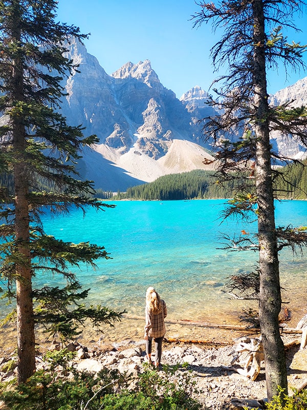 Marche au bord du lac Moraine