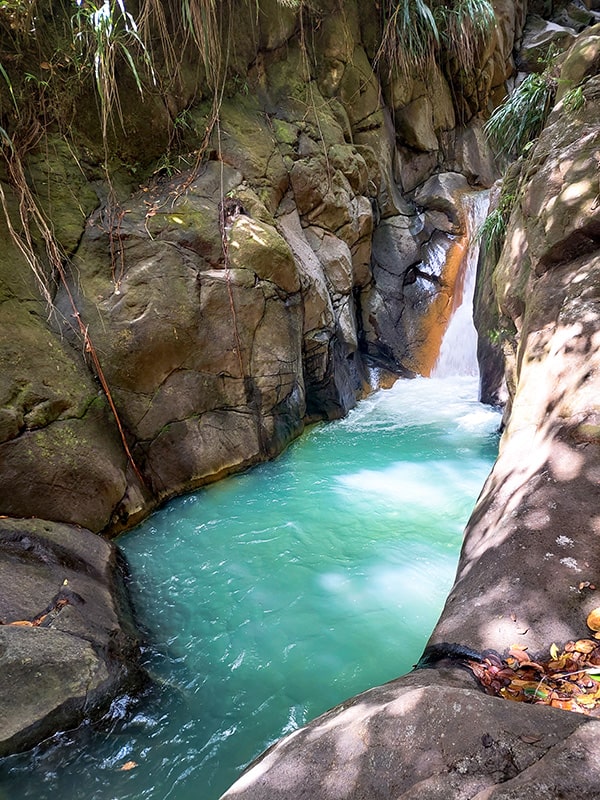 Bassin bleu de la rivière noire