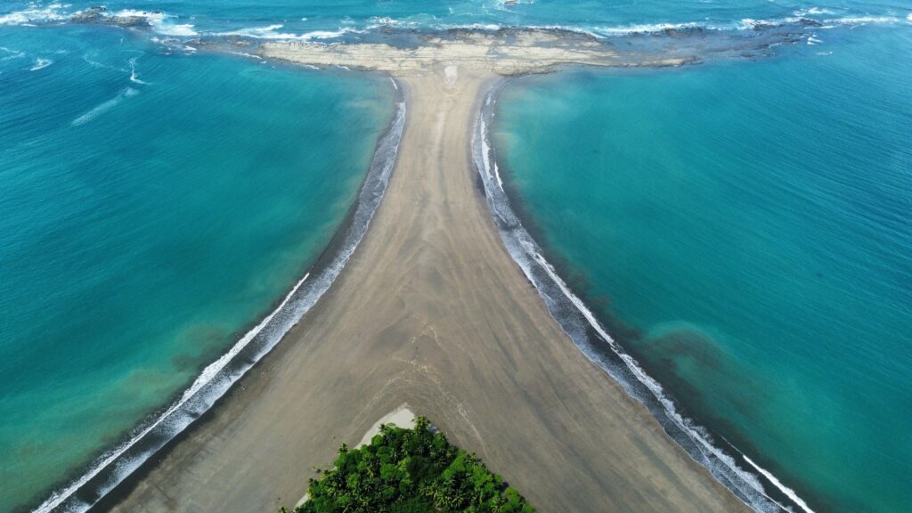 queue de baleine parc Marino Ballena Uvita Costa Rica vue drone
